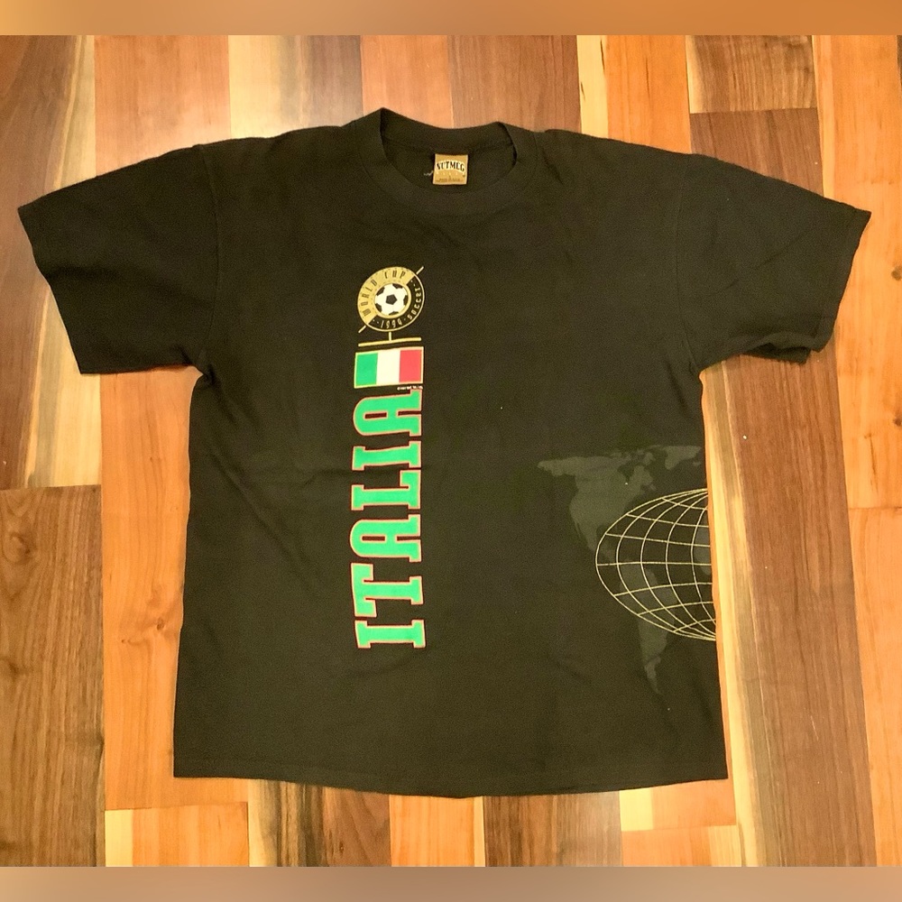 1994 vintage World Cup Soccer T-shirt featuring Italia